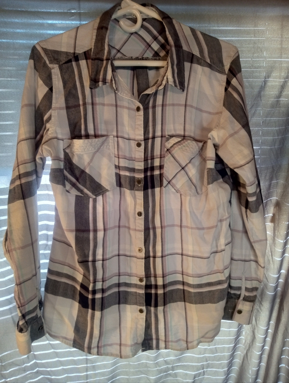 Maurice Women's Plaid Button-Up Shirt in White and Gray
